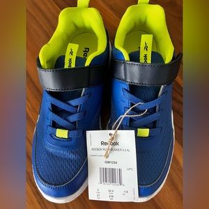 BNWT Reebok Blue Running Shoes (Size: 2Y)